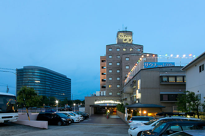 プラザホテル豊田の外観夕景